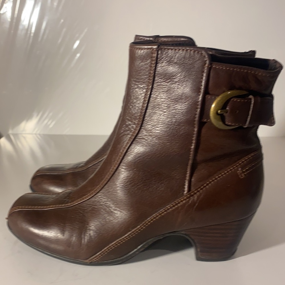 Clarks artisan activewear ankle boot Size 7 medium